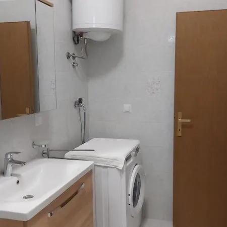 Apartman Iva *